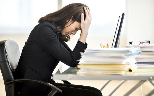 stressed-woman-work-large_transqvzuuqpflyliwib6ntmjwfsvwez_ven7c6bhu2jjnt82